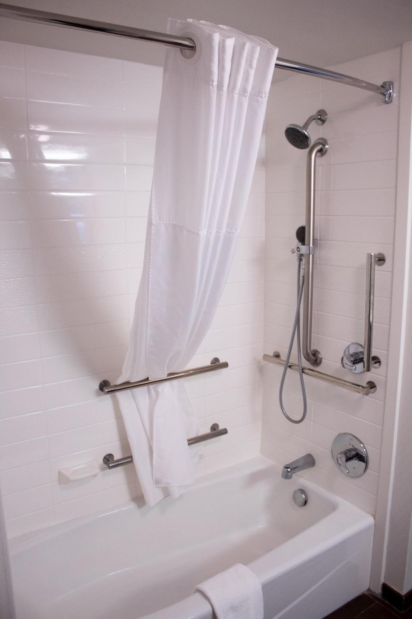 Hampton Inn & Suites Big Rapids, Mi Esterno foto
